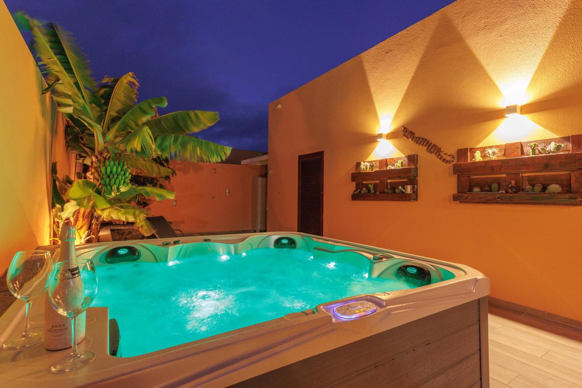 Villa Jacuzzi & Barbecue Ла Олива Екстериор снимка