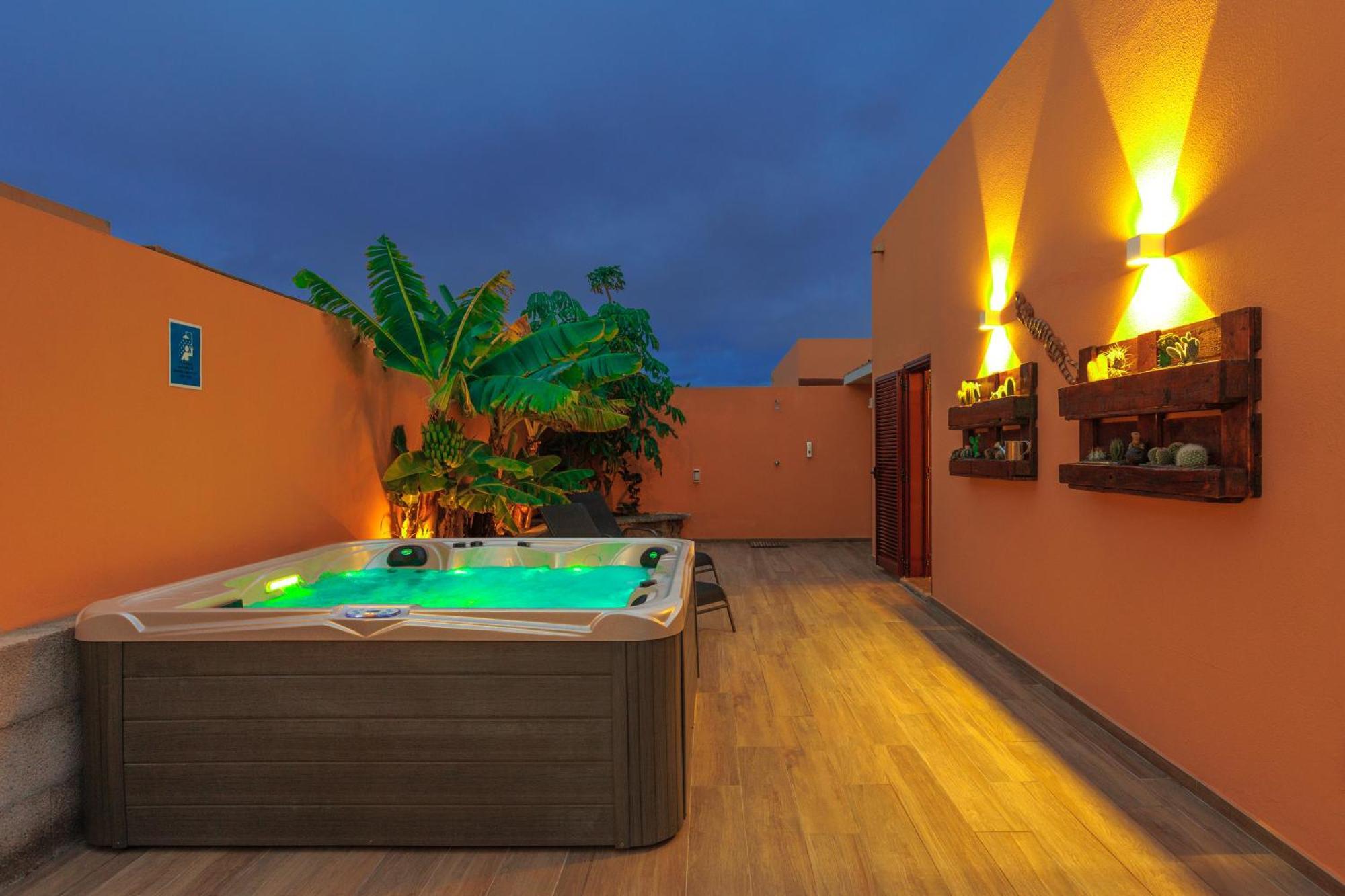 Villa Jacuzzi & Barbecue Ла Олива Екстериор снимка