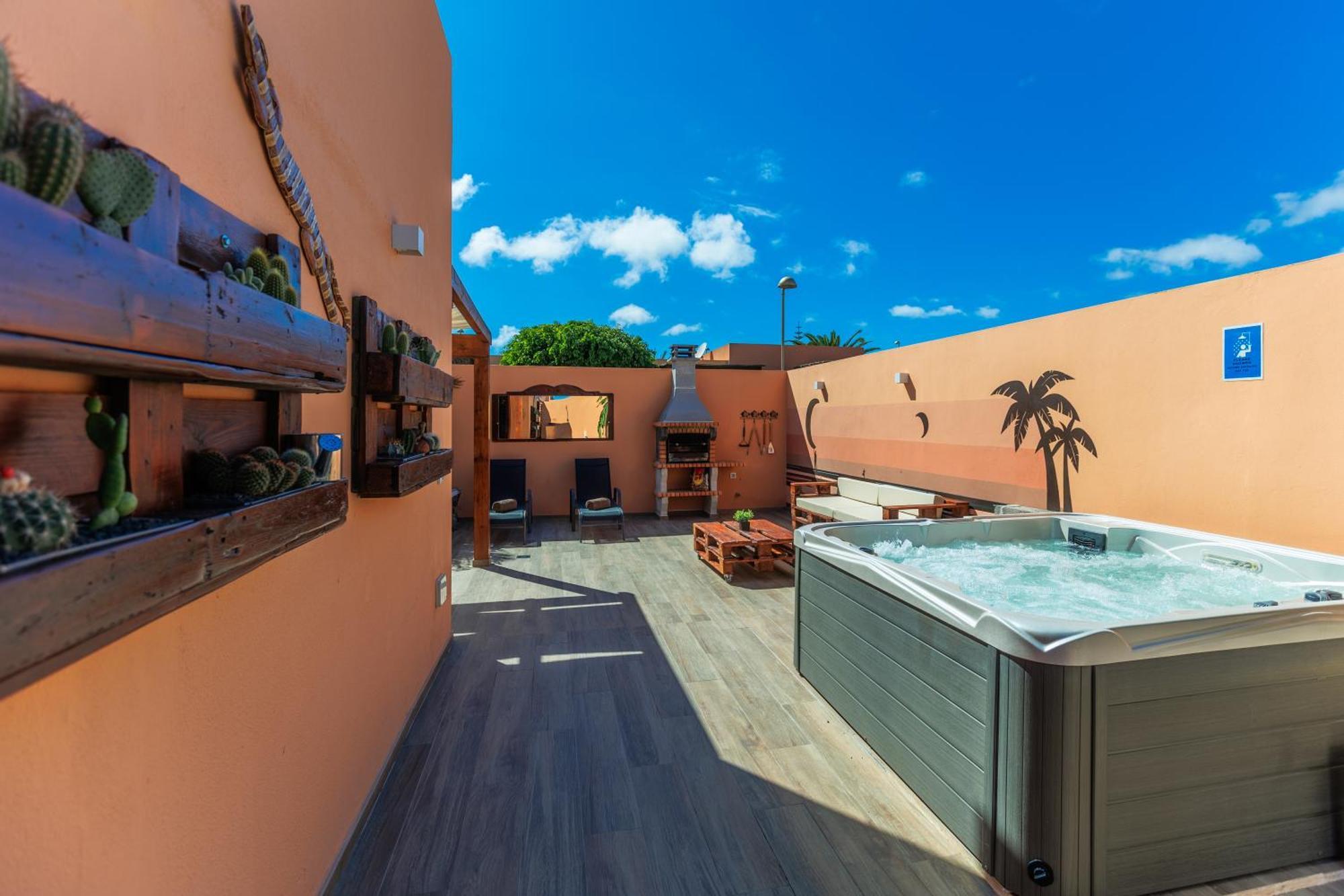 Villa Jacuzzi & Barbecue Ла Олива Екстериор снимка