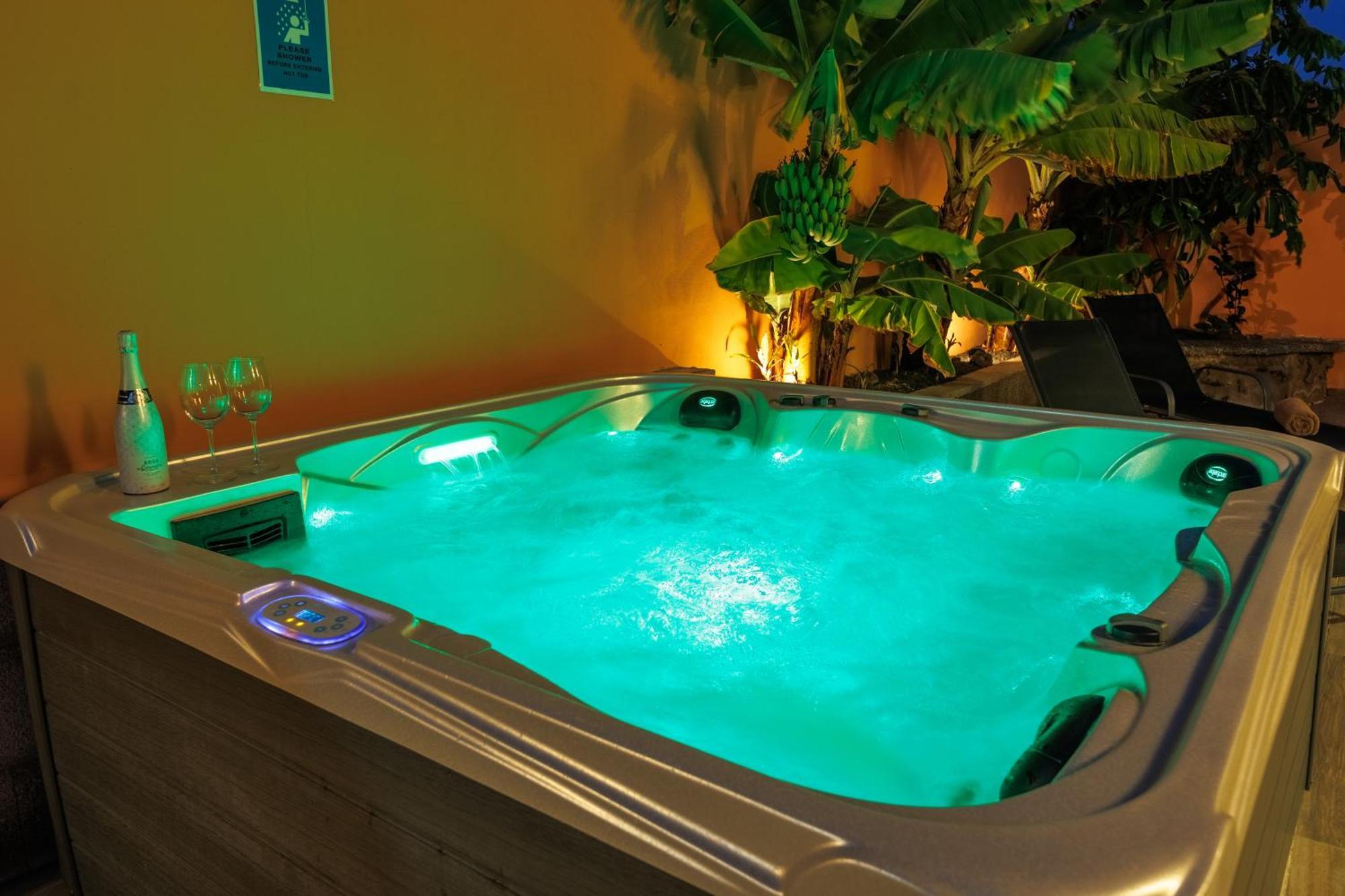 Villa Jacuzzi & Barbecue Ла Олива Екстериор снимка