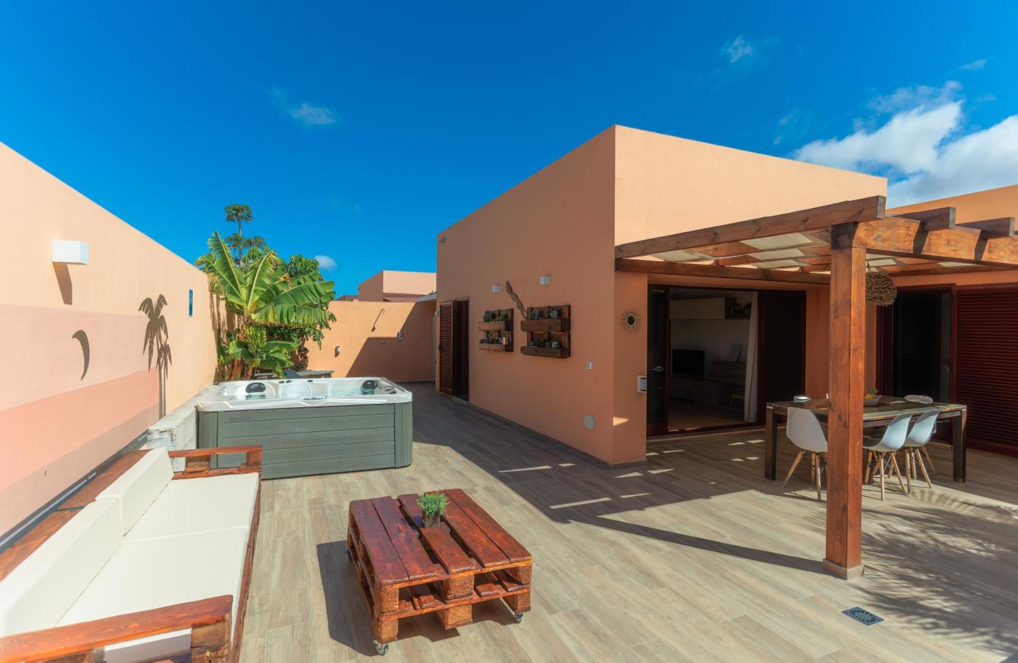 Villa Jacuzzi & Barbecue Ла Олива Екстериор снимка